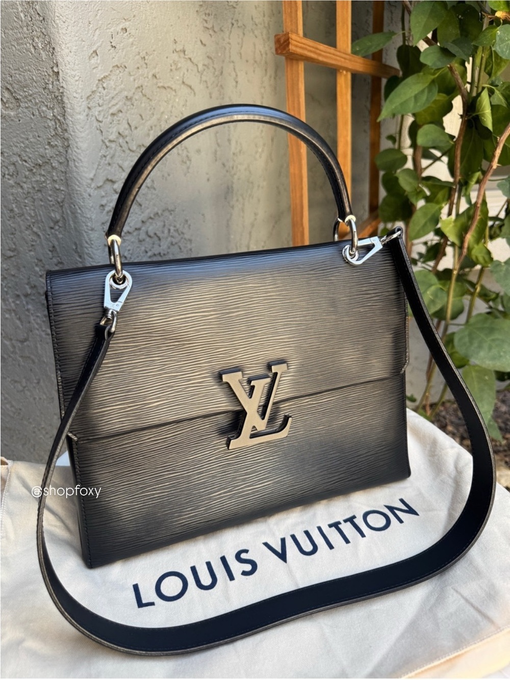 Louis Vuitton Epi Leather Grenelle MM Shoulder Bag - Picture 2 of 15